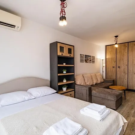 Sea View Apartment *